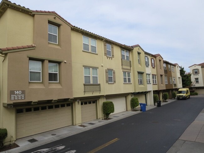 Building Photo - BEAUTIFUL & SPACIOUS 3 BEDROOM HOME IN MIL...