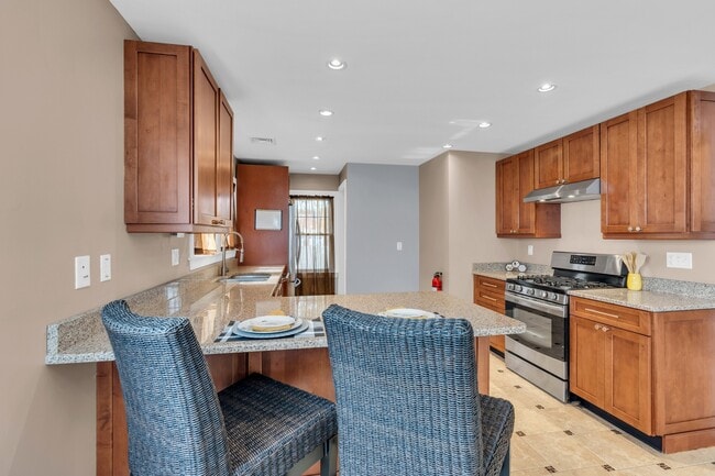 Building Photo - 35 Lipman Pl