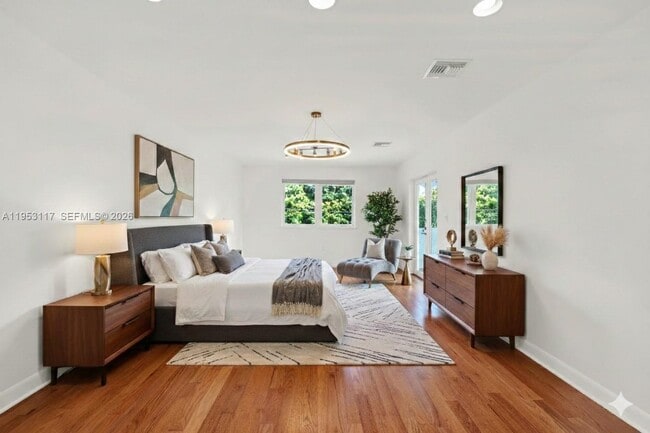 Building Photo - 527 SW 20th Rd