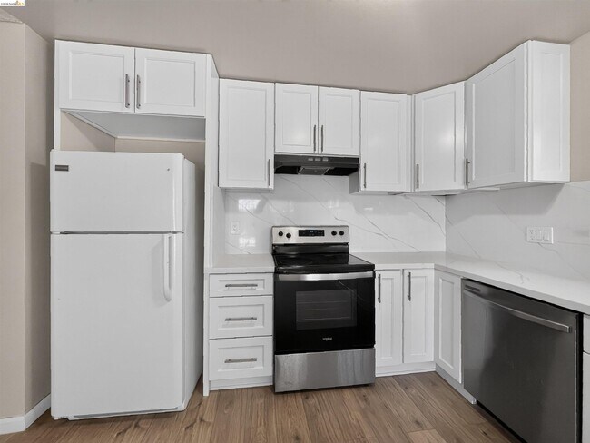 Building Photo - 909 Mini Dr
