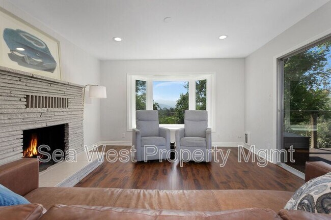 Building Photo - 3267 Bernardo Ln