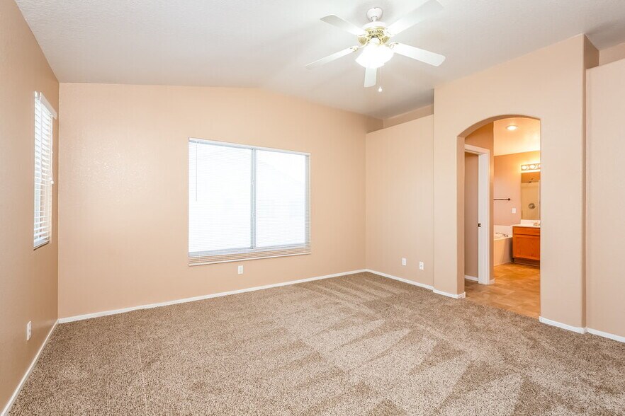 Building Photo - 2205 Royal Caribbean Ave