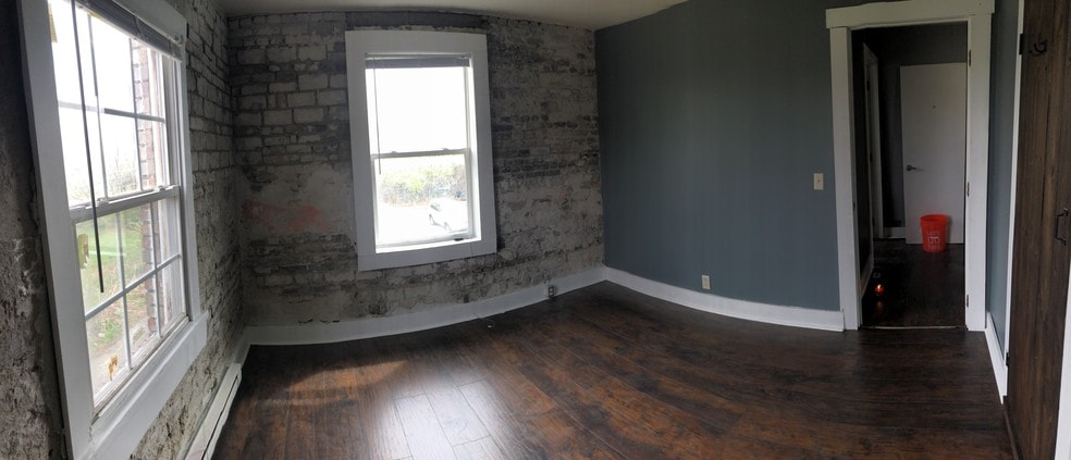 Bedroom - 262 S Green St