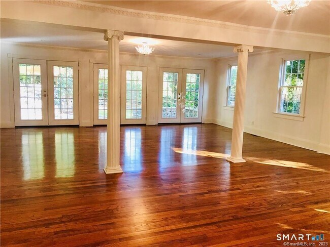 Building Photo - 40 Wilridge Rd