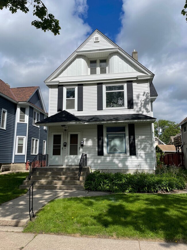 Building Photo - 1947-2 Fillmore St NE