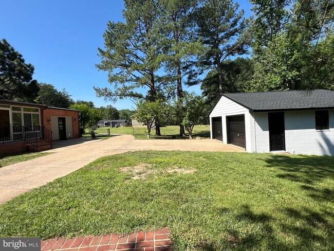 Building Photo - 9872 Red Hill Rd