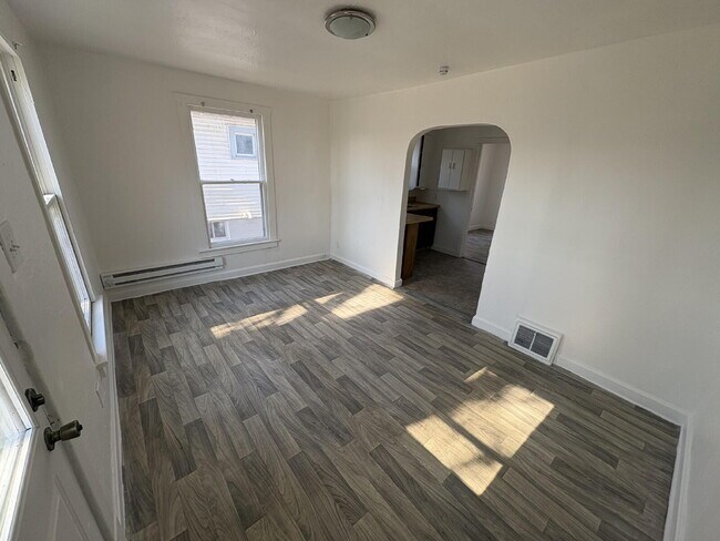 Building Photo - Move in ready home for lease.