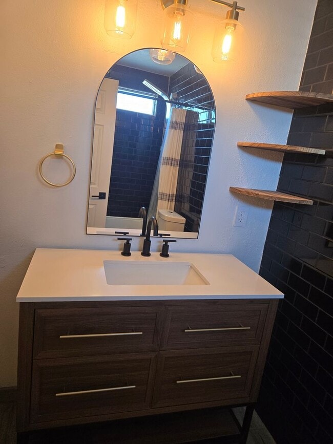 Building Photo - Coming Soon! ?Beautiful 4 bed, 2 bath Home, NO HOA! (Available 05/15/26)