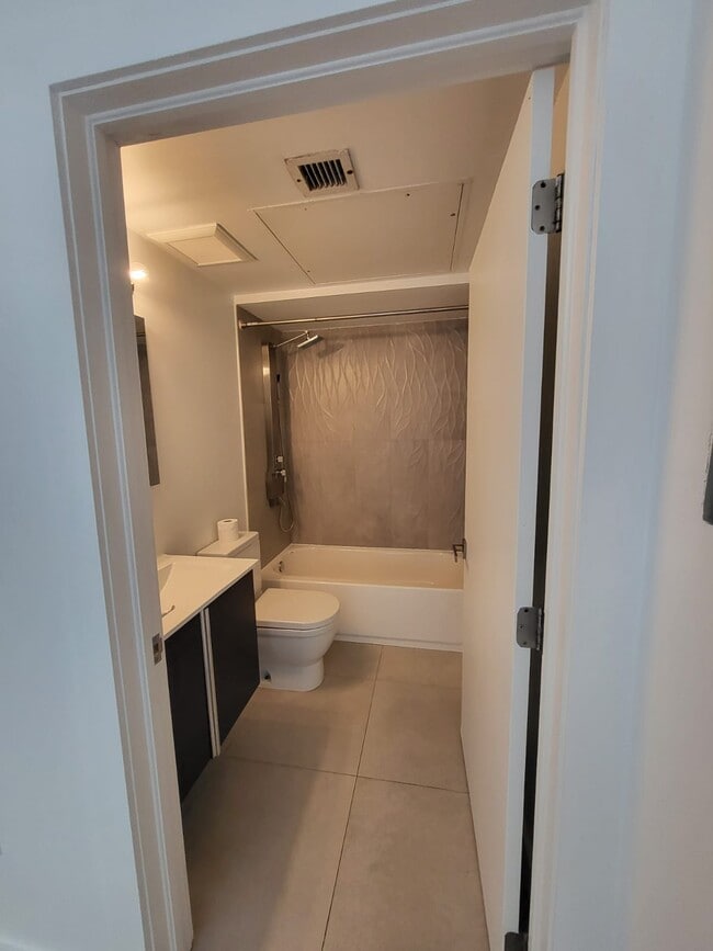 Building Photo - 551 Michigan Ave