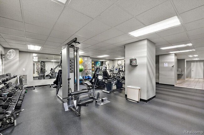 Building Photo - 15 E Kirby St