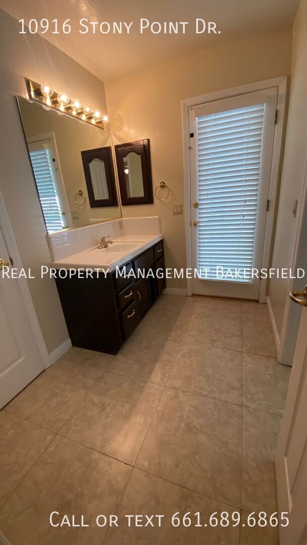Building Photo - 10916 Stony Point Dr