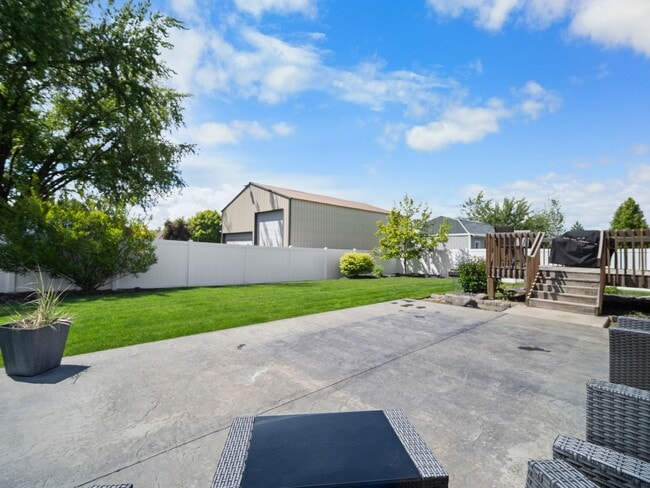 Building Photo - Beautiful home 5MILE/Big Yard & Garage (Furnished)