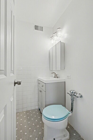 Building Photo - 3950 N Lake Shore Dr