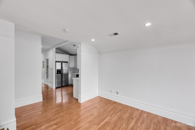 Building Photo - 2945 Bush St