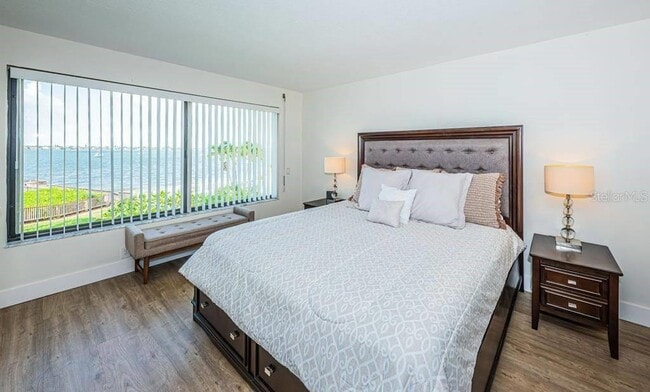 Building Photo - 6365 Bahia Del Mar Blvd S