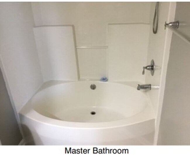 Building Photo - Townhome in great location!