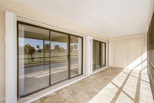 Building Photo - 2125 Golf Isle Dr