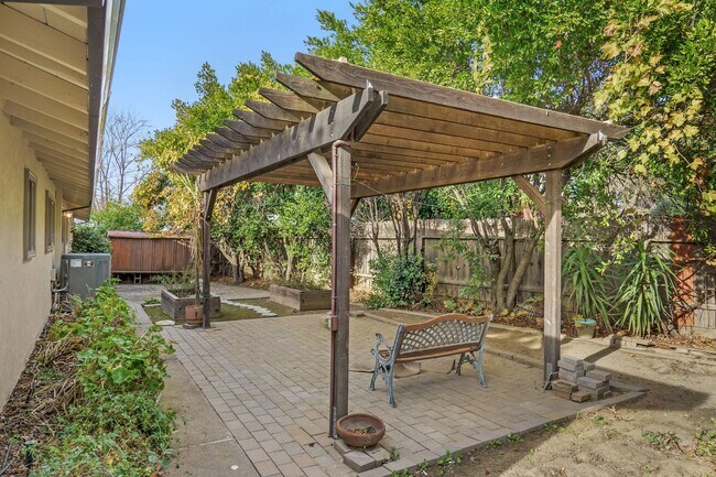 Building Photo - Beautiful 3 Bedroom home in Stonegate