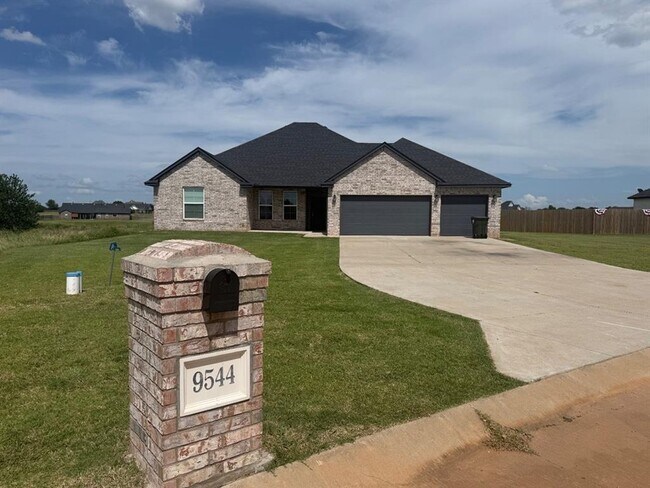 Building Photo - 9544 Monterey Dr