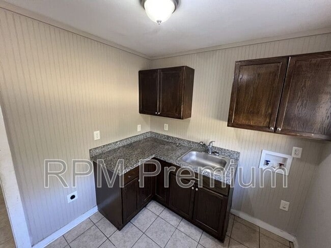 Building Photo - 5863 Denova St