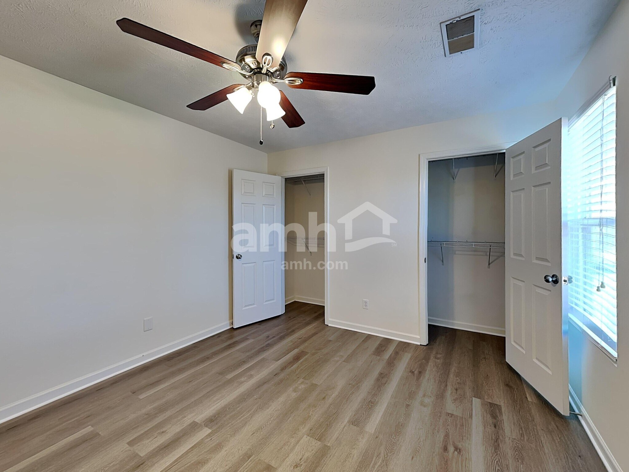 Building Photo - 2840 Meadow Gln