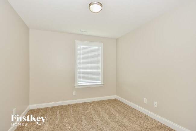 Building Photo - 2343 Somerset Valley Dr
