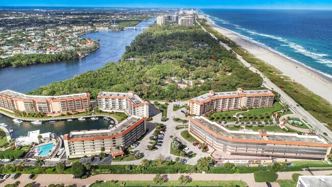 Building Photo - 2871 N Ocean Blvd