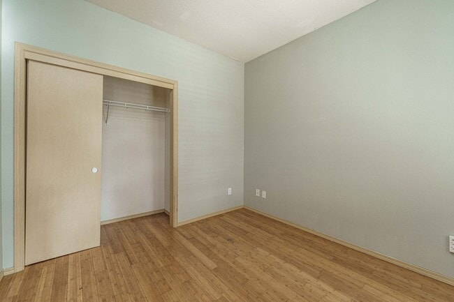 Building Photo - $500 Move In Special  4 Bedroom 2.5 Bath N...