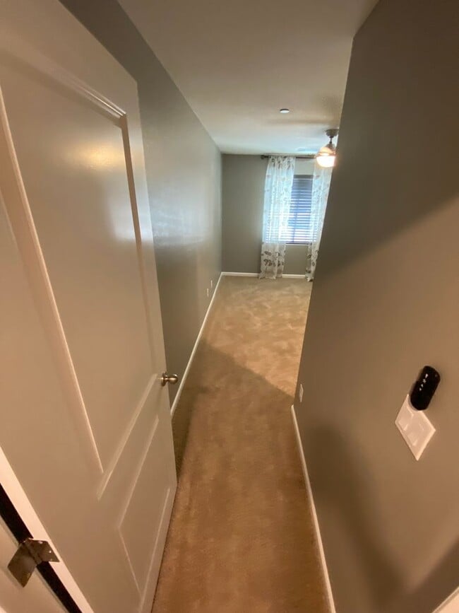 Building Photo - Beautiful home in desirable neighborhood for rent in Visalia CA