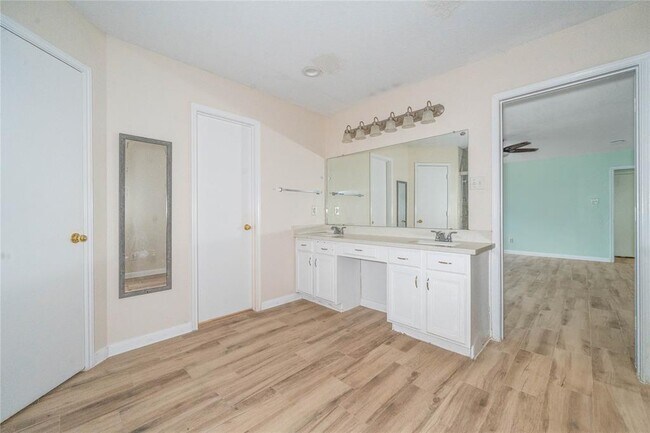 Building Photo - 10950 Linden Gate Dr