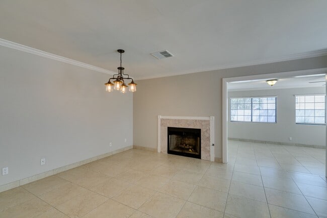 Building Photo - Amazing 3-bdrm home in Green Valley!