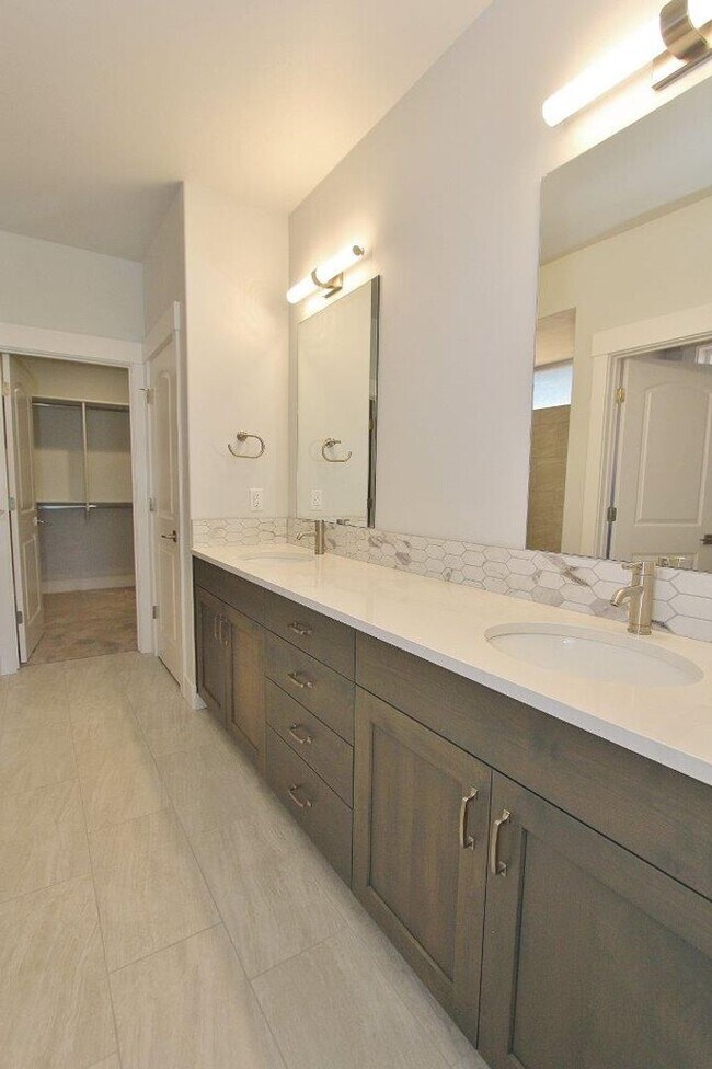 Building Photo - Immaculate Single-Level Home in Reveille de Valor