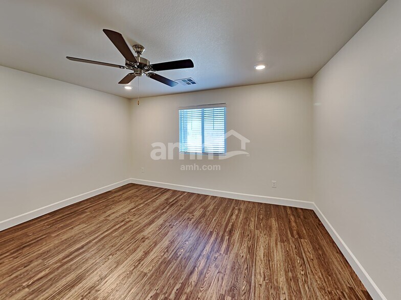 Building Photo - 9585 Harkes Dr
