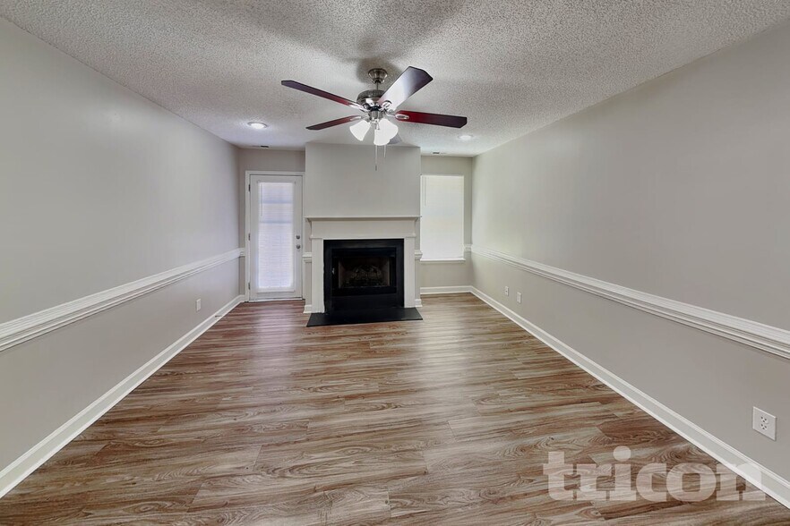 Building Photo - 809 Valley Creek Dr