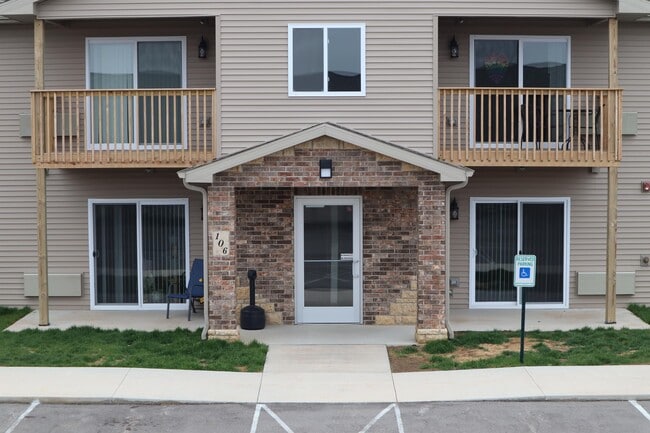 Building Photo - 106 Gardens Ct