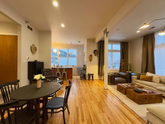 UNIT D - 1232 Sarah St