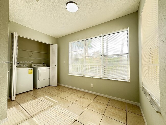 Building Photo - 3480 Pinewalk Dr N