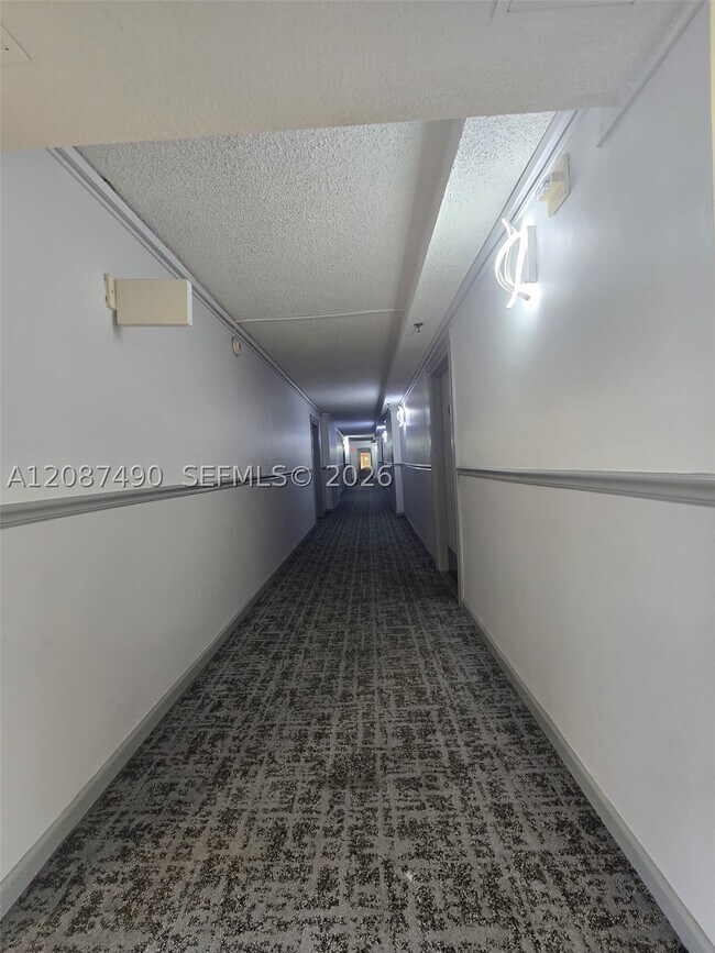 Building Photo - 16919 N Bay Rd