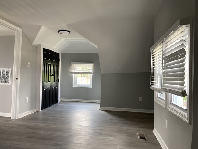 Primary Photo - 2933 Presstman St