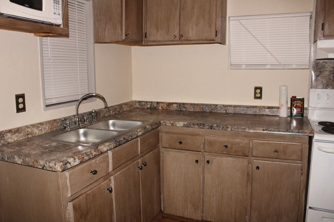 Building Photo - 65 Noble Rd