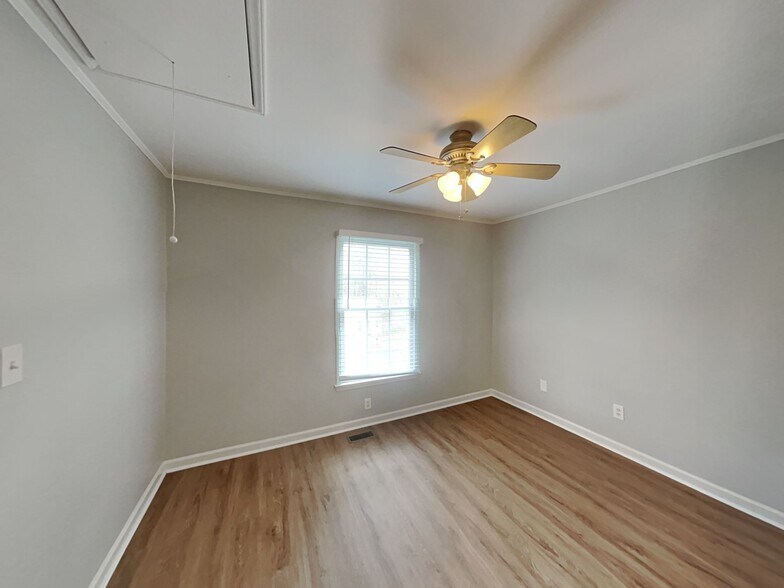 Building Photo - 6 Creeks Edge Ct