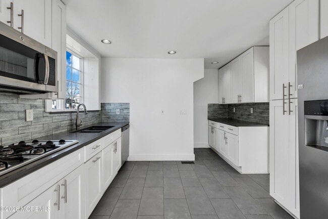 Building Photo - 3 Royal Pl