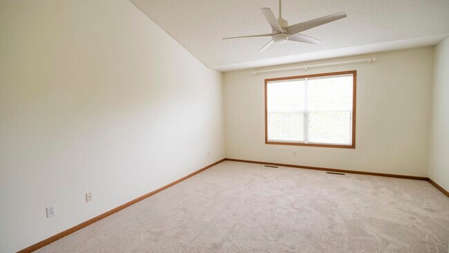 Building Photo - 15250 Florist Cir