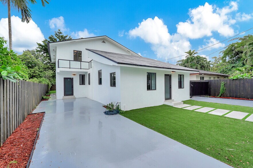 Building Photo - 972 SW 44th Ave