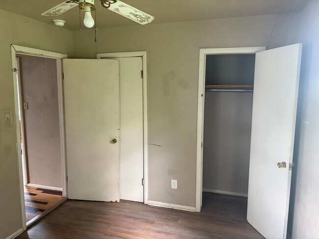 Building Photo - $1,500 Move-In Special