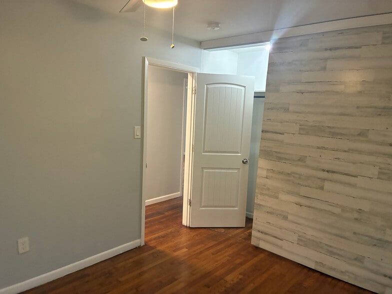 Building Photo - Room in Duplex on Union Rd SW