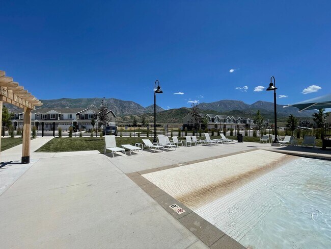 Building Photo - 3-Bedroom Townhome in Santaquin!