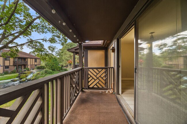 Building Photo - 890 Sheldon Ct