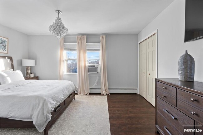 Building Photo - 557 Market St