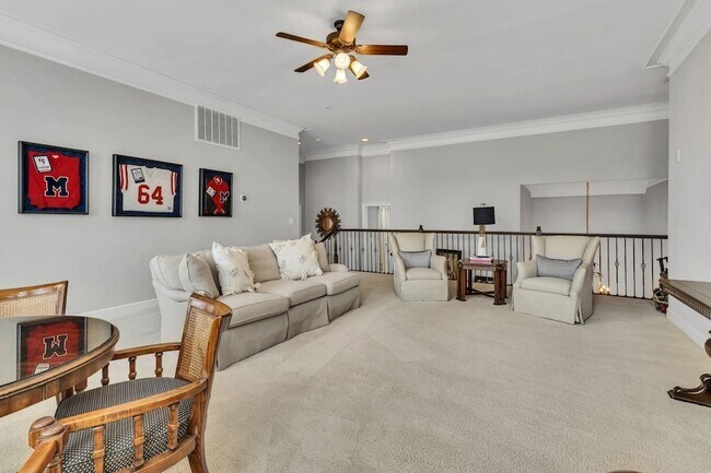 Building Photo - 12 Medalist Ct